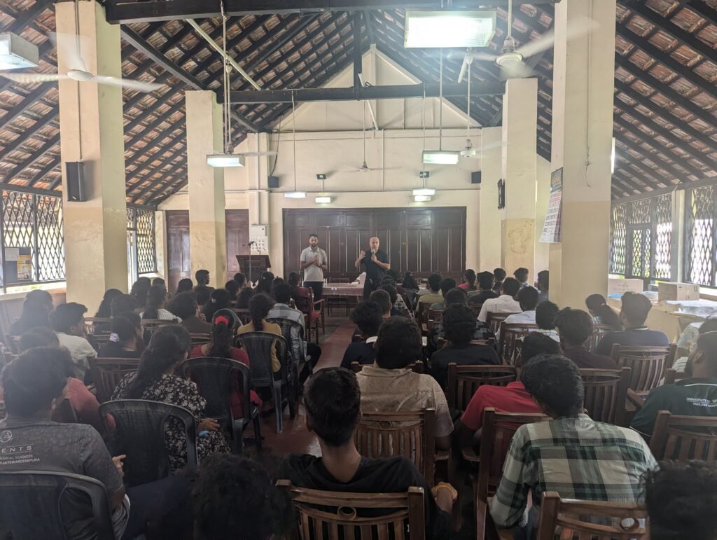 UNIVERSITY STUDENTS MEETING IN COLOMBO