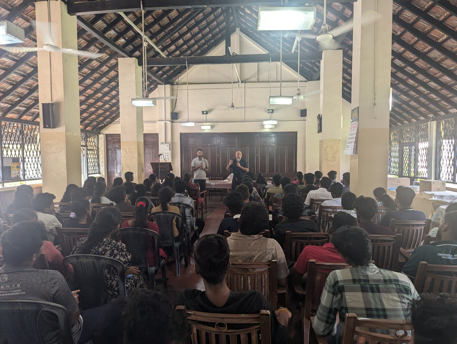 UNIVERSITY STUDENTS MEETING IN COLOMBO